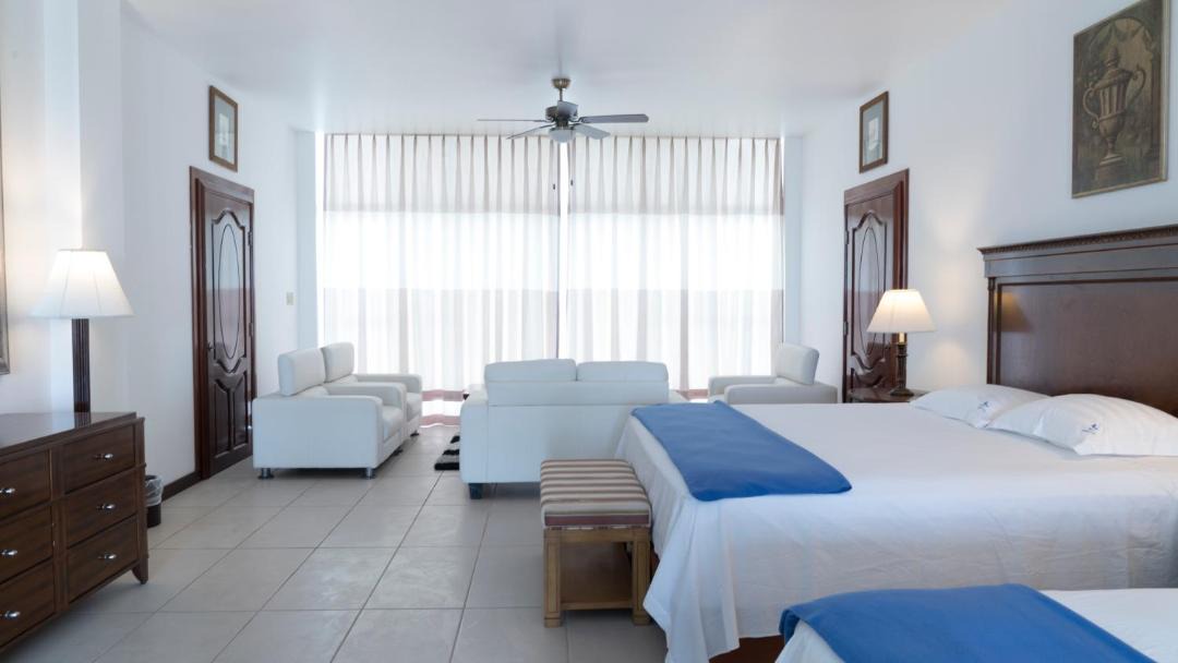 Glovers Reef Atoll Resort | Belize Dive Haven Resort & Marina