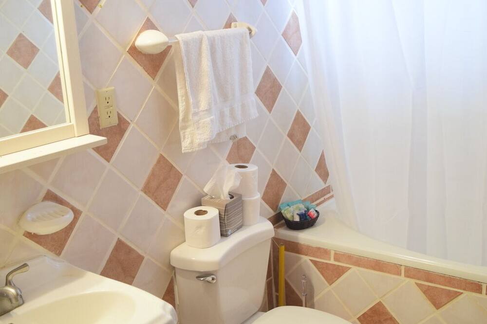 Photo of Bathroom in Plantation