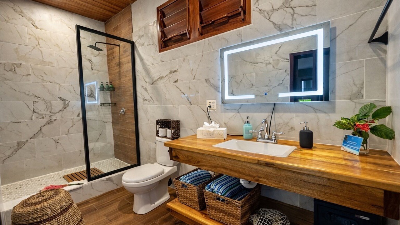 Photo of Bathroom in Placencia