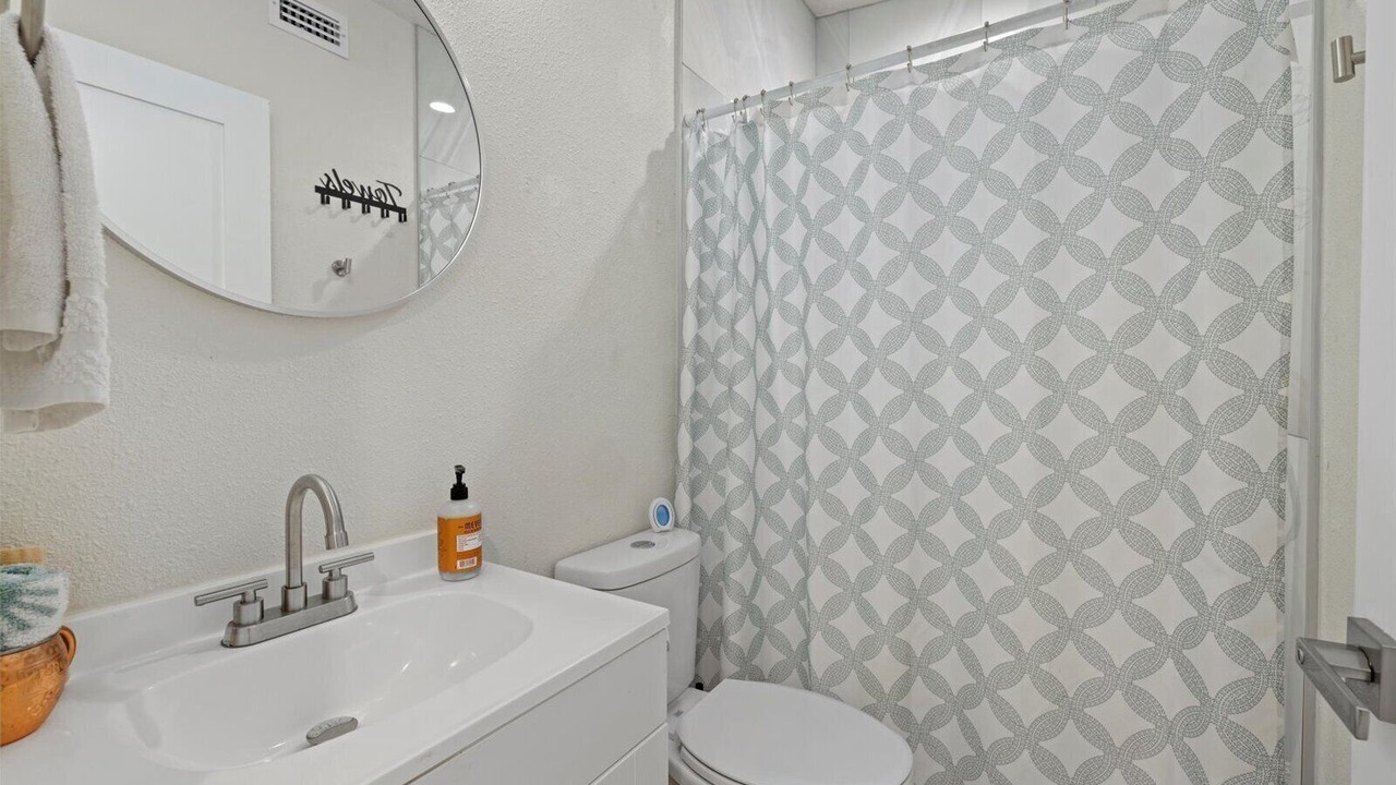 Photo of Bathroom in South Poinsettia