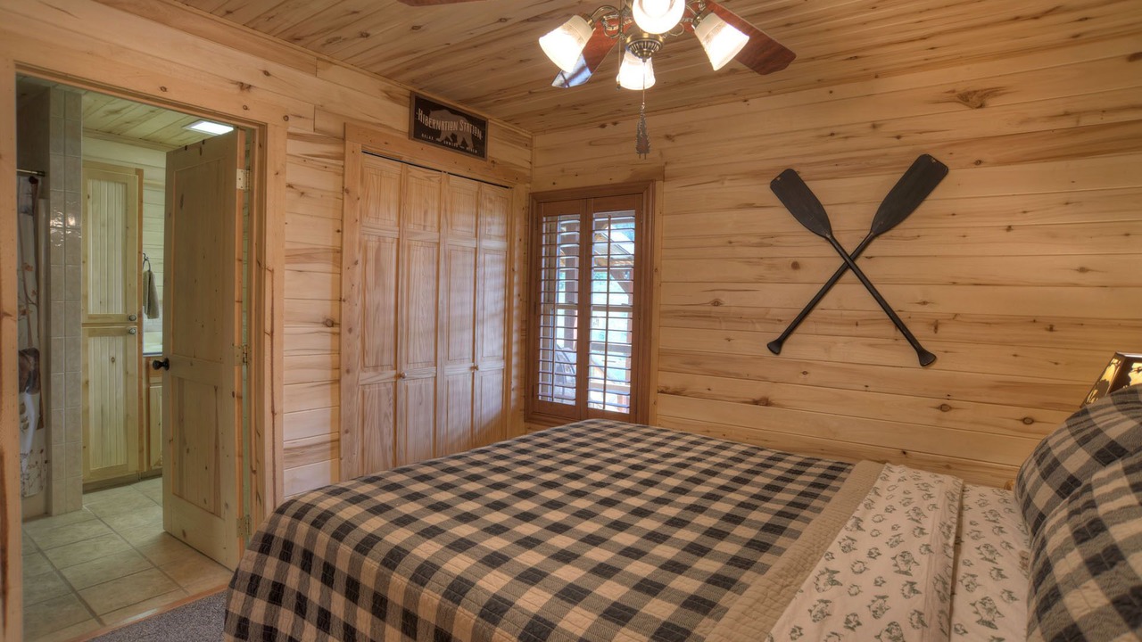 Photo of Bedroom in South Fork