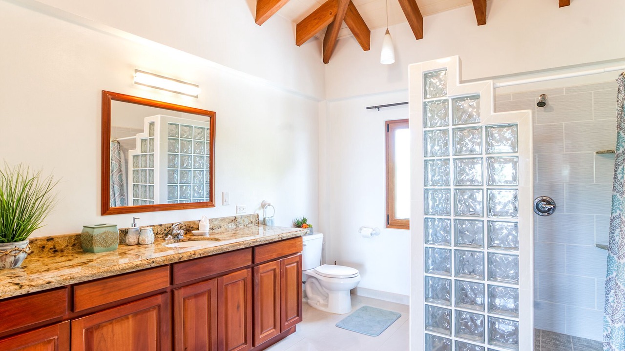 Photo of Bathroom in Placencia