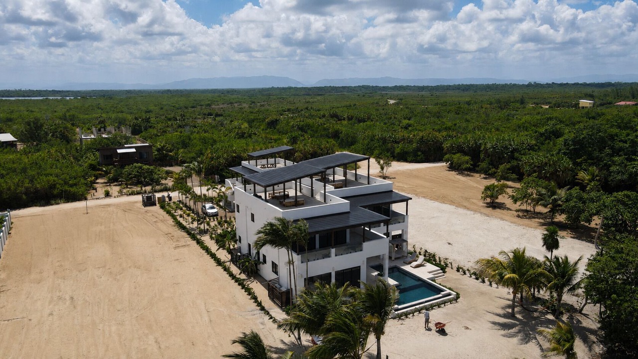 Photo of Outdoor in Caribbean Way