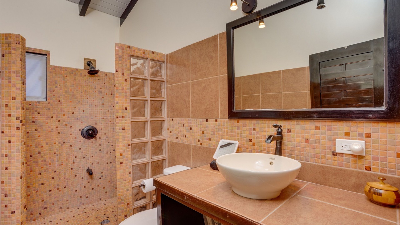 Photo of Bathroom in Placencia