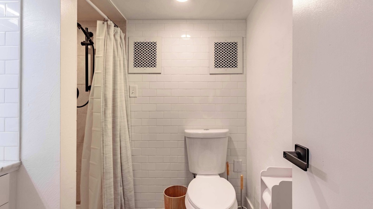 Photo of Bathroom in Depot Bench