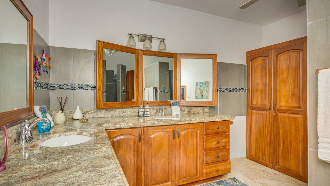 Photo of Bathroom in Placencia