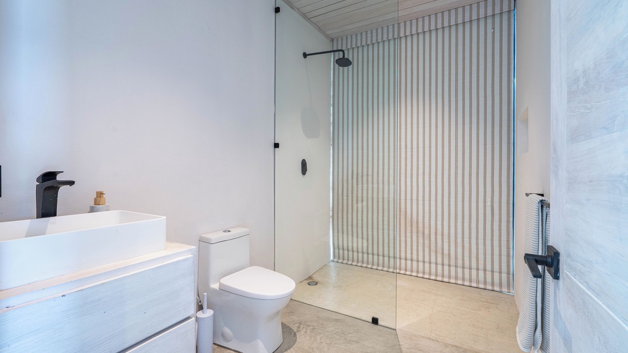 Photo of Bathroom in Caye Caulker