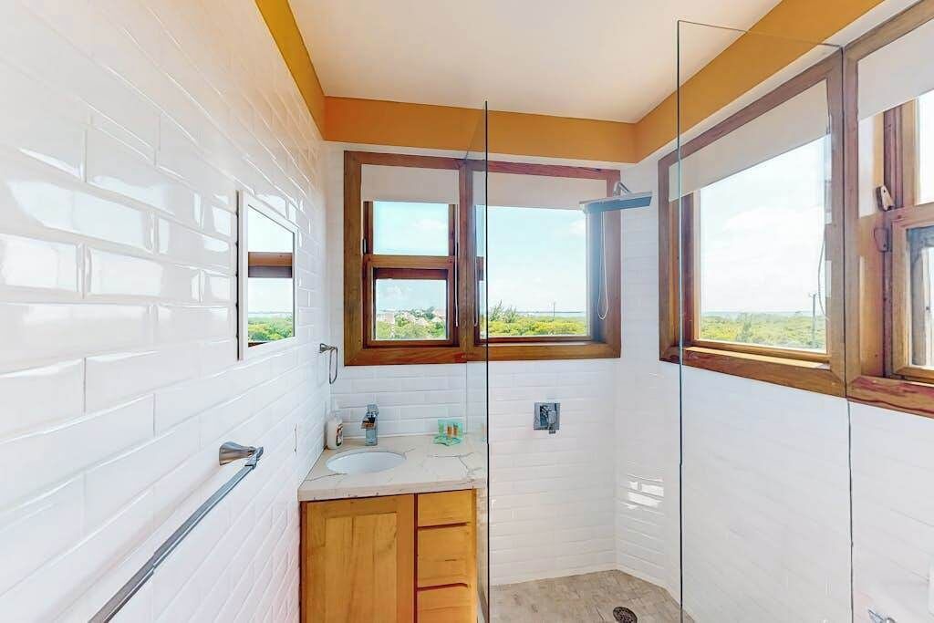 Photo of Bathroom in Caye Caulker