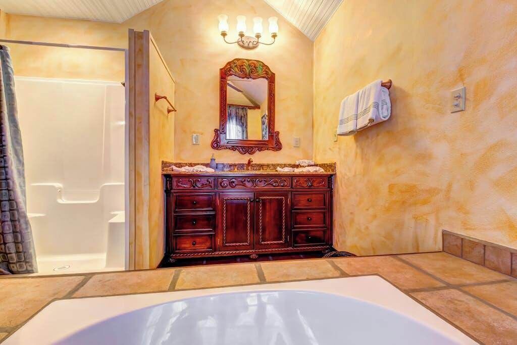 Photo of Bathroom in Bullet Tree Falls