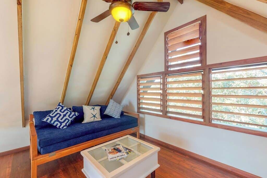 Photo of Livingroom in Surfside