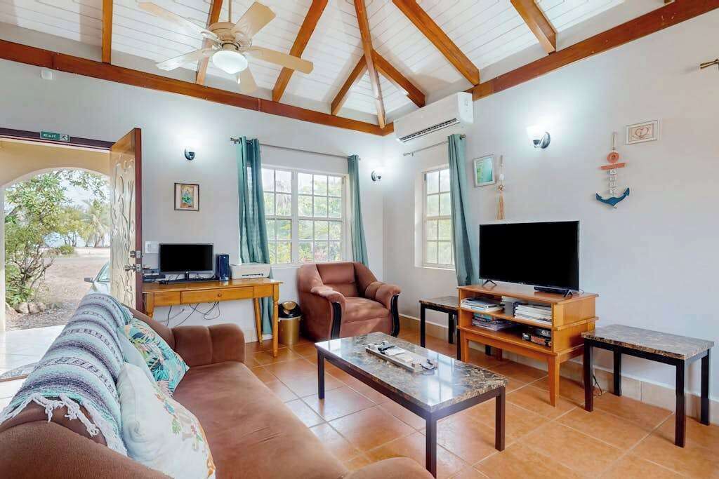Photo of Livingroom in Caribbean Way