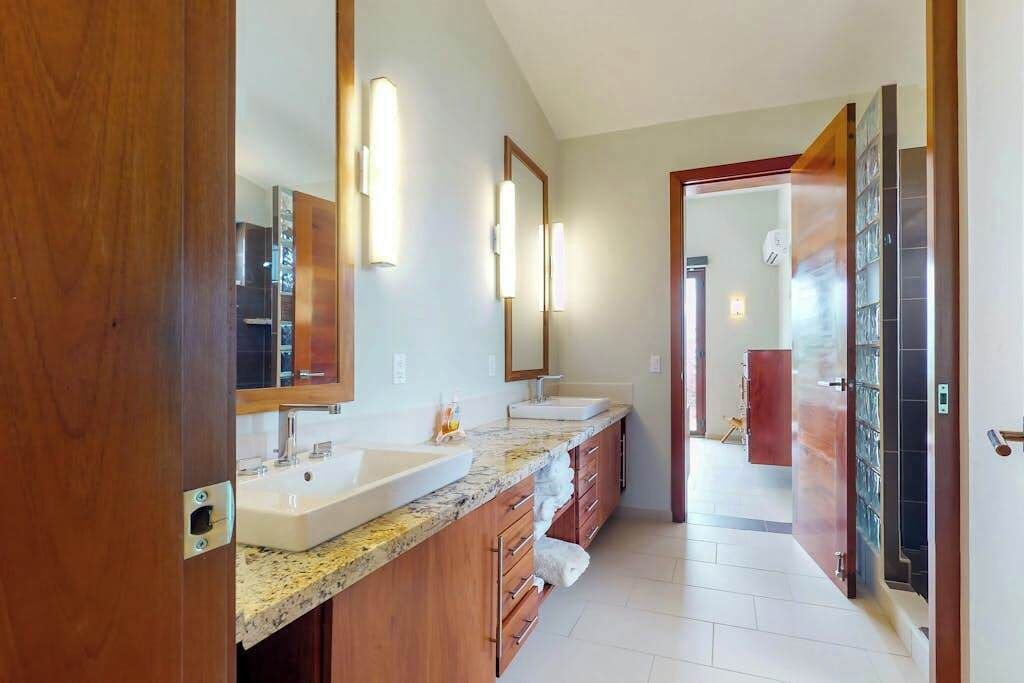 Photo of Bathroom in Caribbean Way