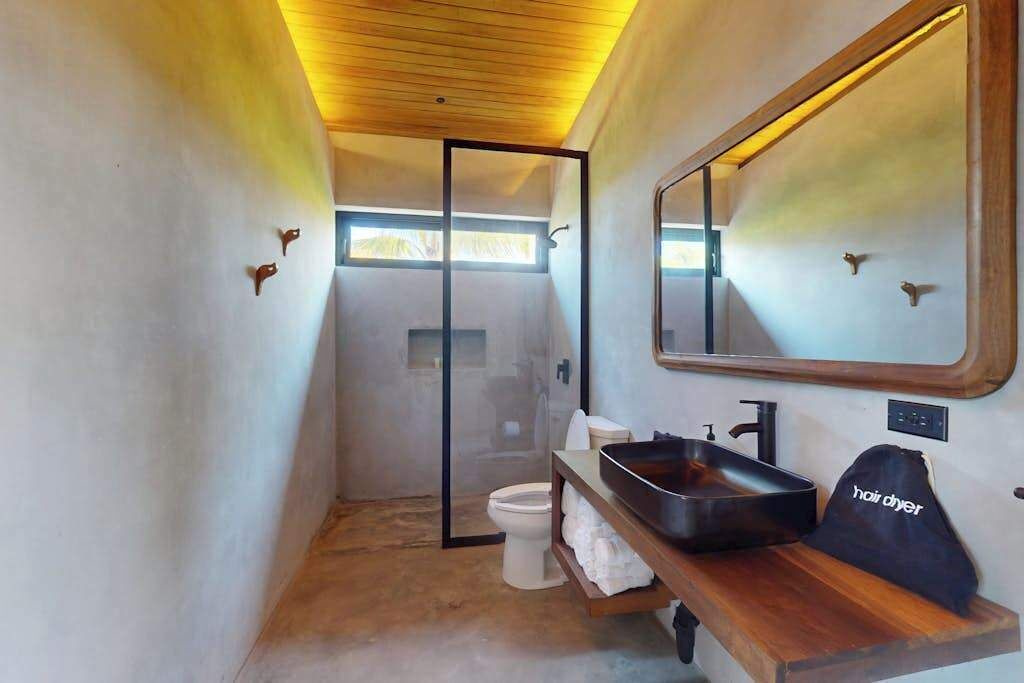 Photo of Bathroom in Placencia