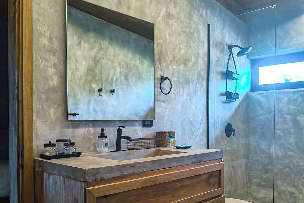 Photo of Bathroom in Placencia
