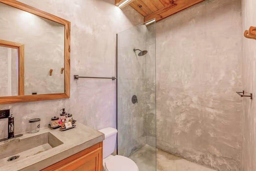 Photo of Bathroom in Placencia