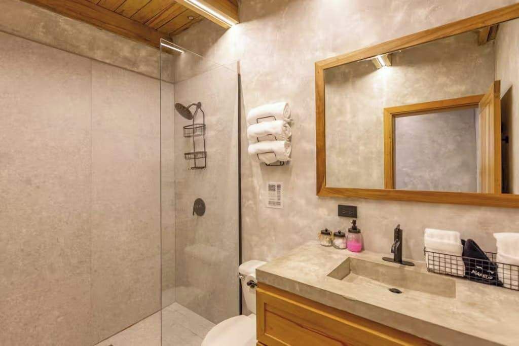 Photo of Bathroom in Placencia