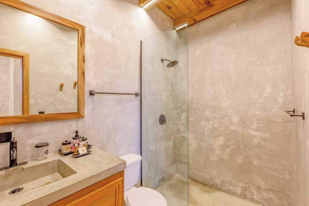 Photo of Bathroom in Placencia