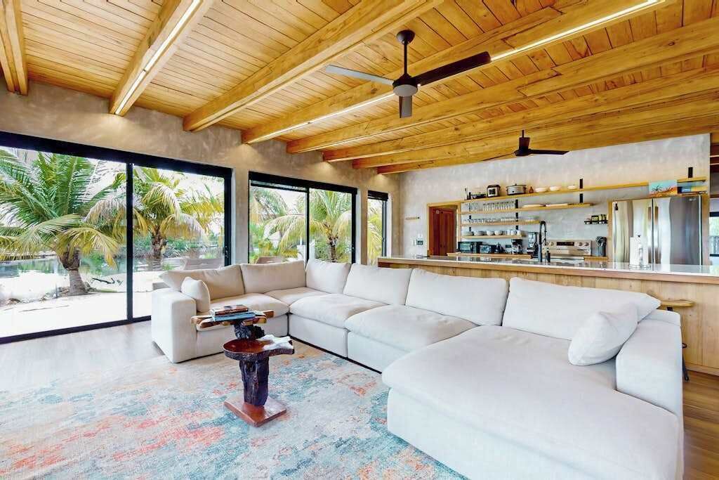 Photo of Livingroom in Placencia