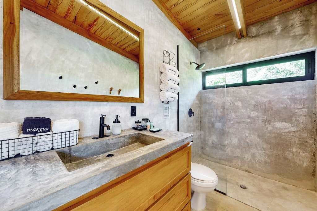 Photo of Bathroom in Placencia