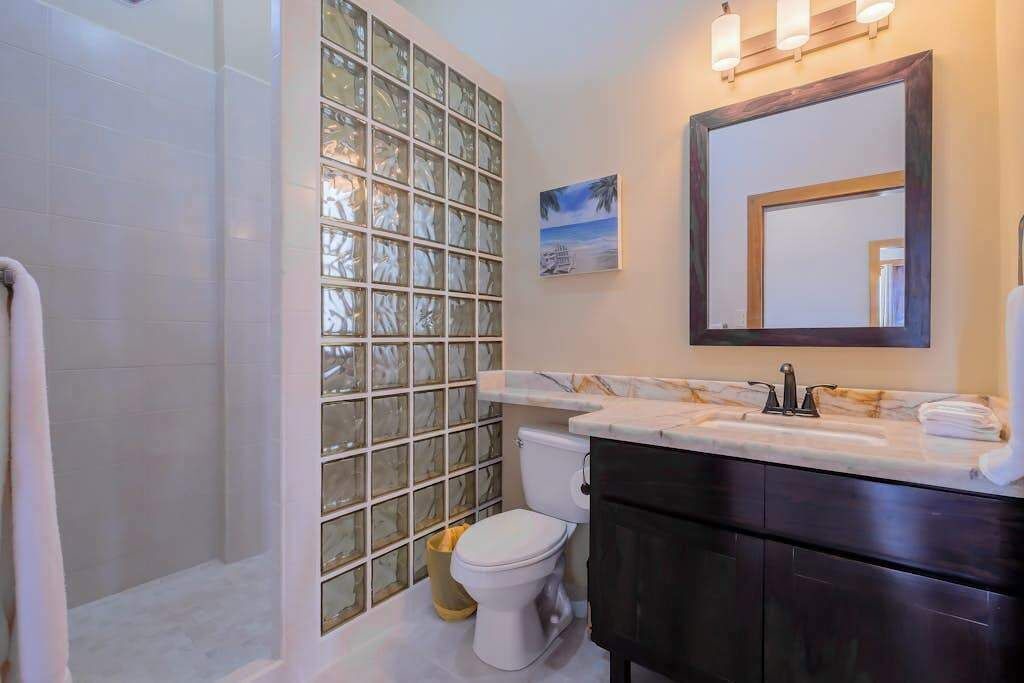Photo of Bathroom in Caye Caulker