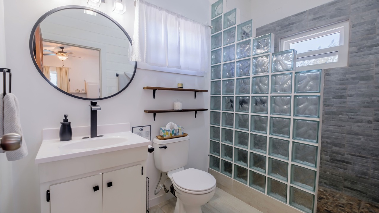 Photo of Bathroom in Caye Caulker