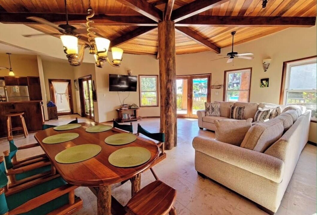 Photo of Livingroom in Gales Point
