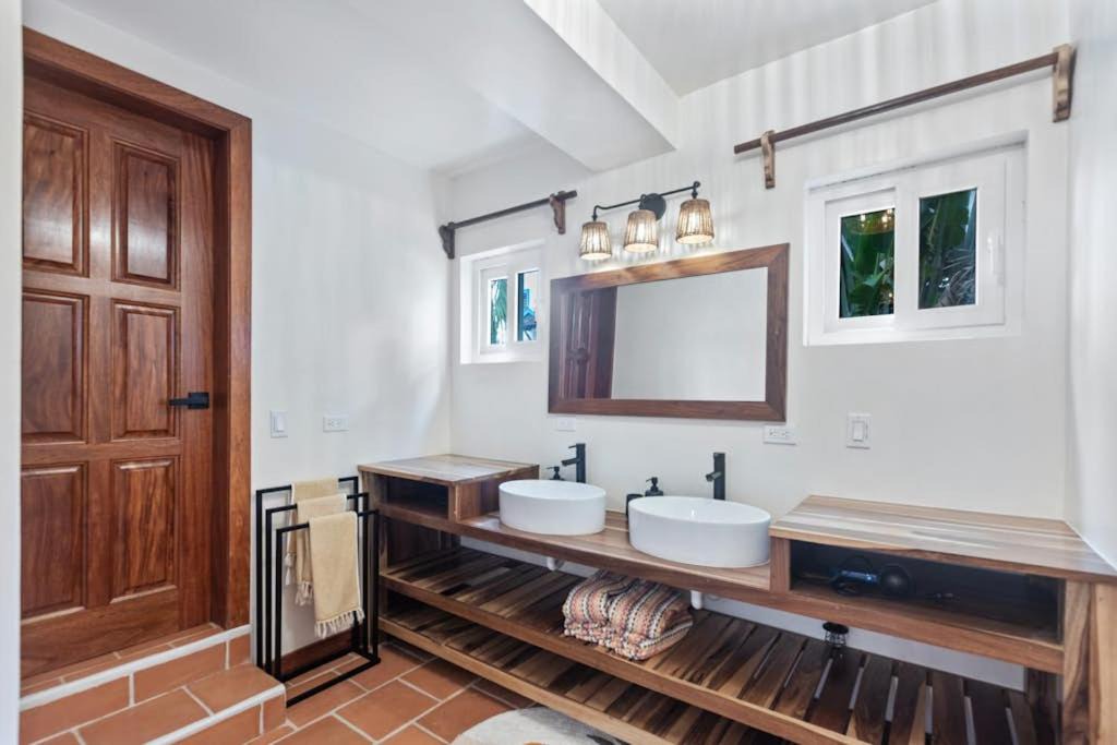 Photo of Bathroom in Caribbean Way