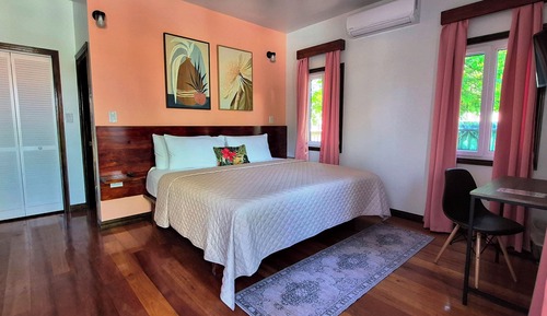 Deluxe Room, 1 King Bed, Pool View
