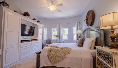 2B - Deluxe Condo, Balcony, Beach View