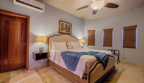 1A - Deluxe Condo, Balcony, Beach View