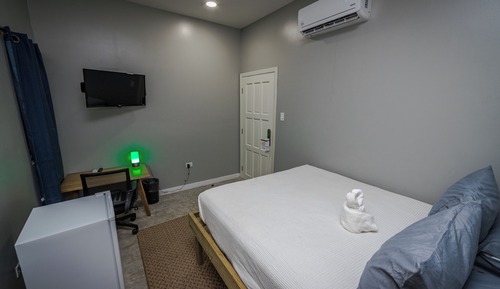 Standard Single Room, 1 Queen Bed