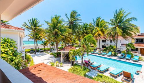 Condo with Pool View - Unit 3 & 21