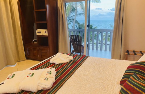 Caye Caulker Hotel | La Isla Resort