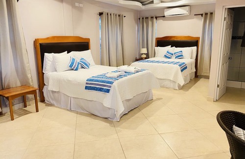 Caye Caulker Hotel | La Isla Resort