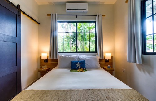 Placencia House | THE SEA GLASS INN