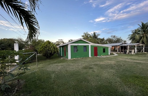 Bullet Tree Falls Hostel | El Canton