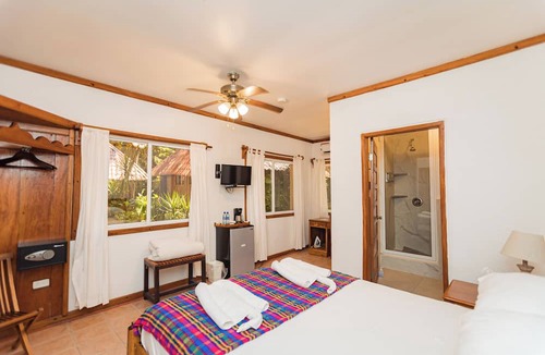 San Ignacio Hotel | Falling Leaves Lodge