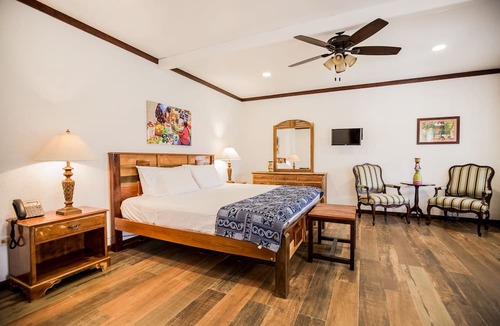 San Ignacio Hotel | Falling Leaves Lodge