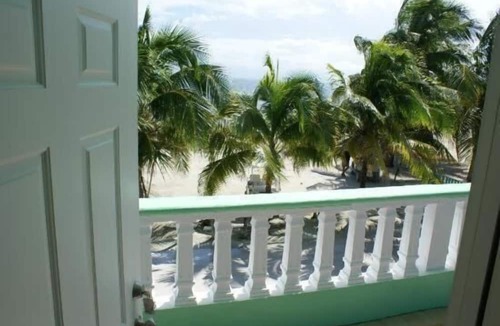 Caye Caulker Hotel | Rainbow Hotel