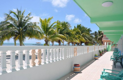 Caye Caulker Hotel | Rainbow Hotel