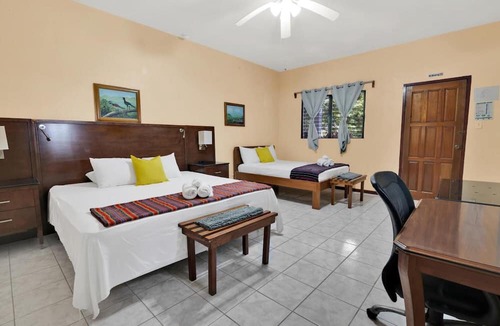 Santa Elena Hotel | Drift Inn Cayo
