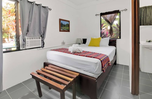 Santa Elena Hotel | Drift Inn Cayo