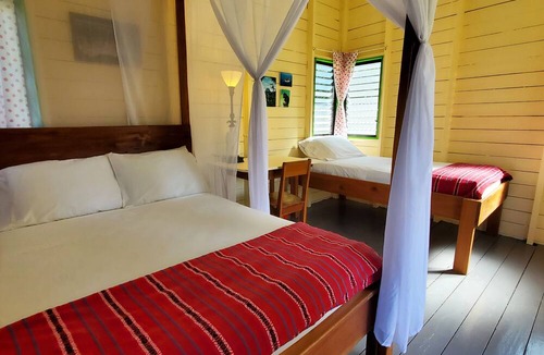 Unitedville Hostel | Lower Dover Jungle Lodge & Maya Ruins - Hostel