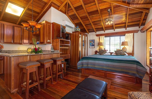 San Pedro Cabin | Blue Tang Inn