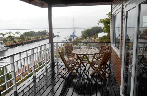 Seine Bight Village House | Casa de la Paz
