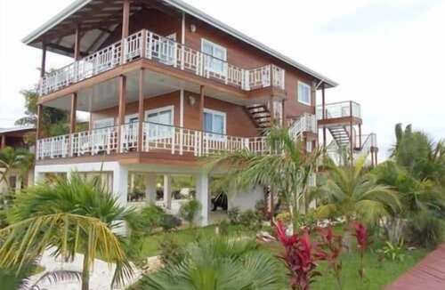 Seine Bight Village House | Casa de la Paz