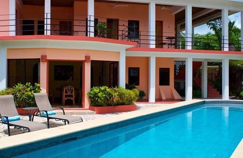 Forest Home Hotel | Coral House