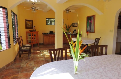 Forest Home Hotel | Coral House
