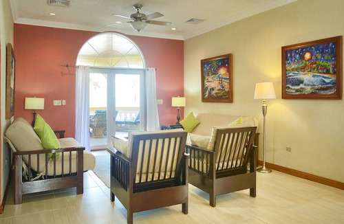 Sittee River Village Bed & Breakfast | Blue Parrot Beach House