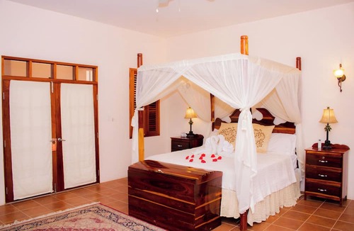 Orchid Bay Bed & Breakfast | The Crimson Orchid Inn at Orchid Bay